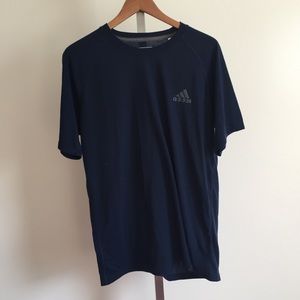 Men’s large navy blue adidas t-shirt!